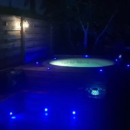 Combet Climatise Avec Jacuzzi Σπίτι διακοπών *